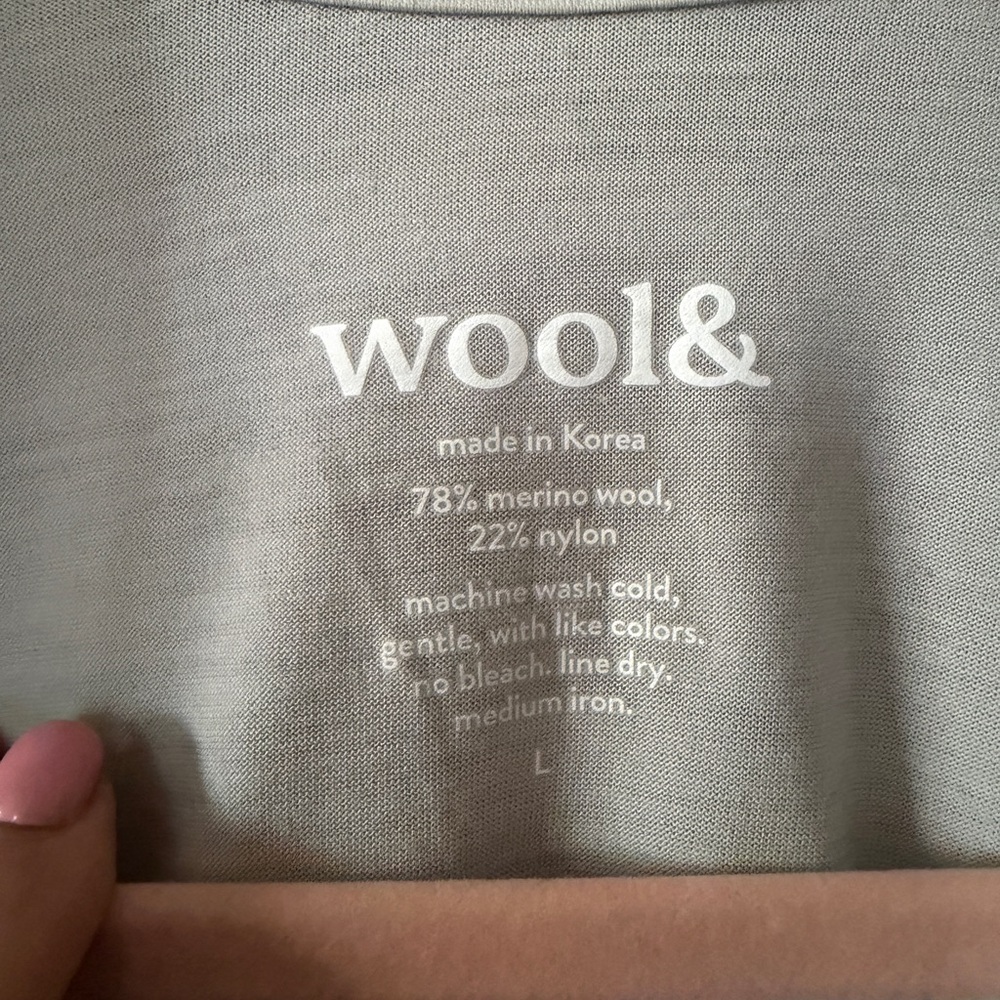 Wool& Women’s Long-Sleeve Polo Top in Light Gray - Picture 3 of 3